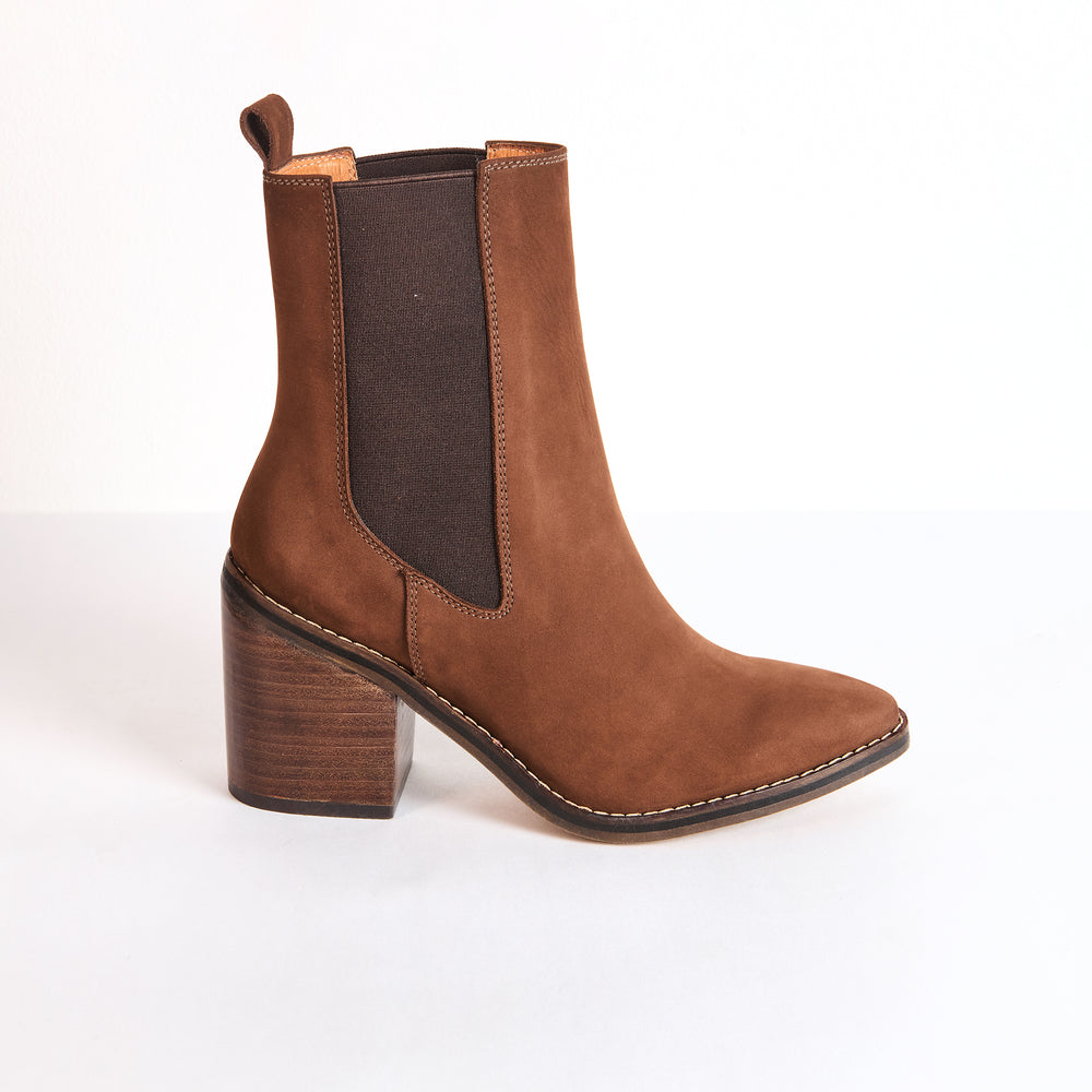 
                  
                    Essence Boots
                  
                