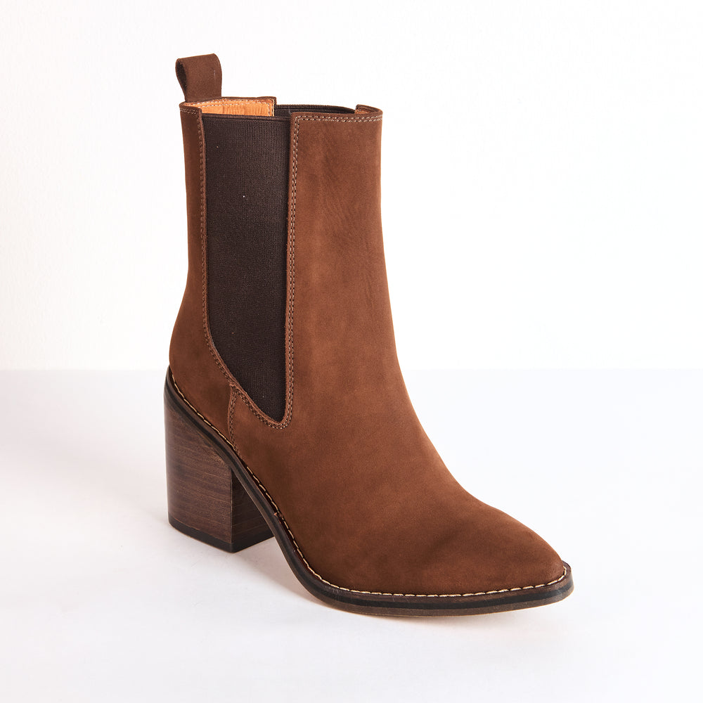 
                  
                    Essence Boots
                  
                