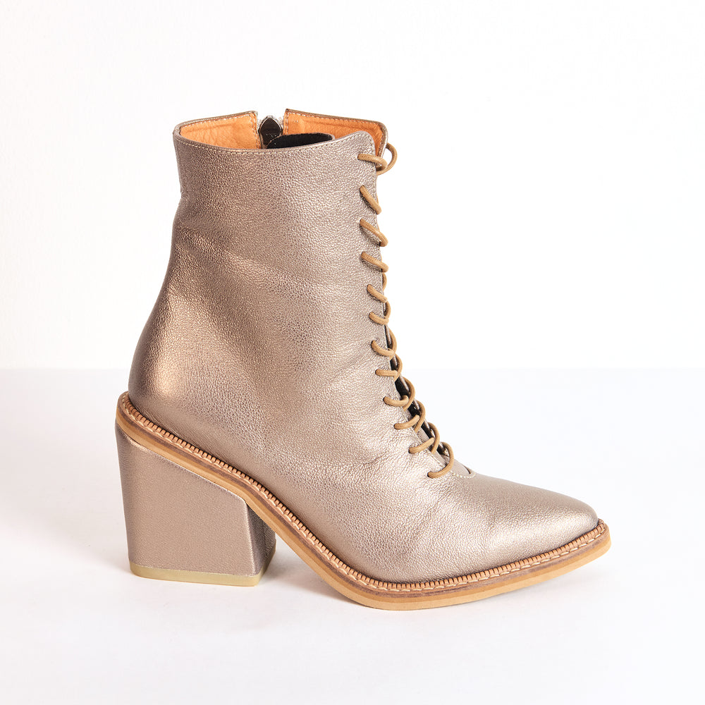 
                  
                    Botines Nova
                  
                