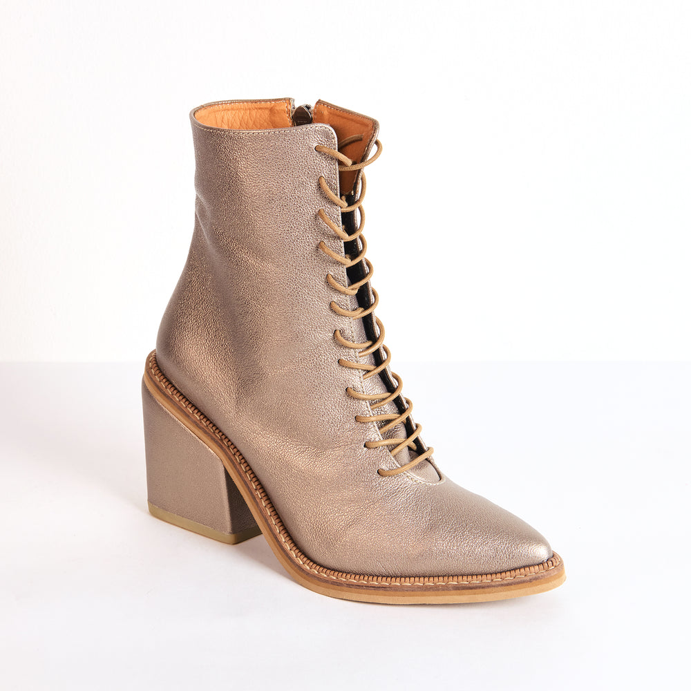 
                  
                    Botines Nova
                  
                