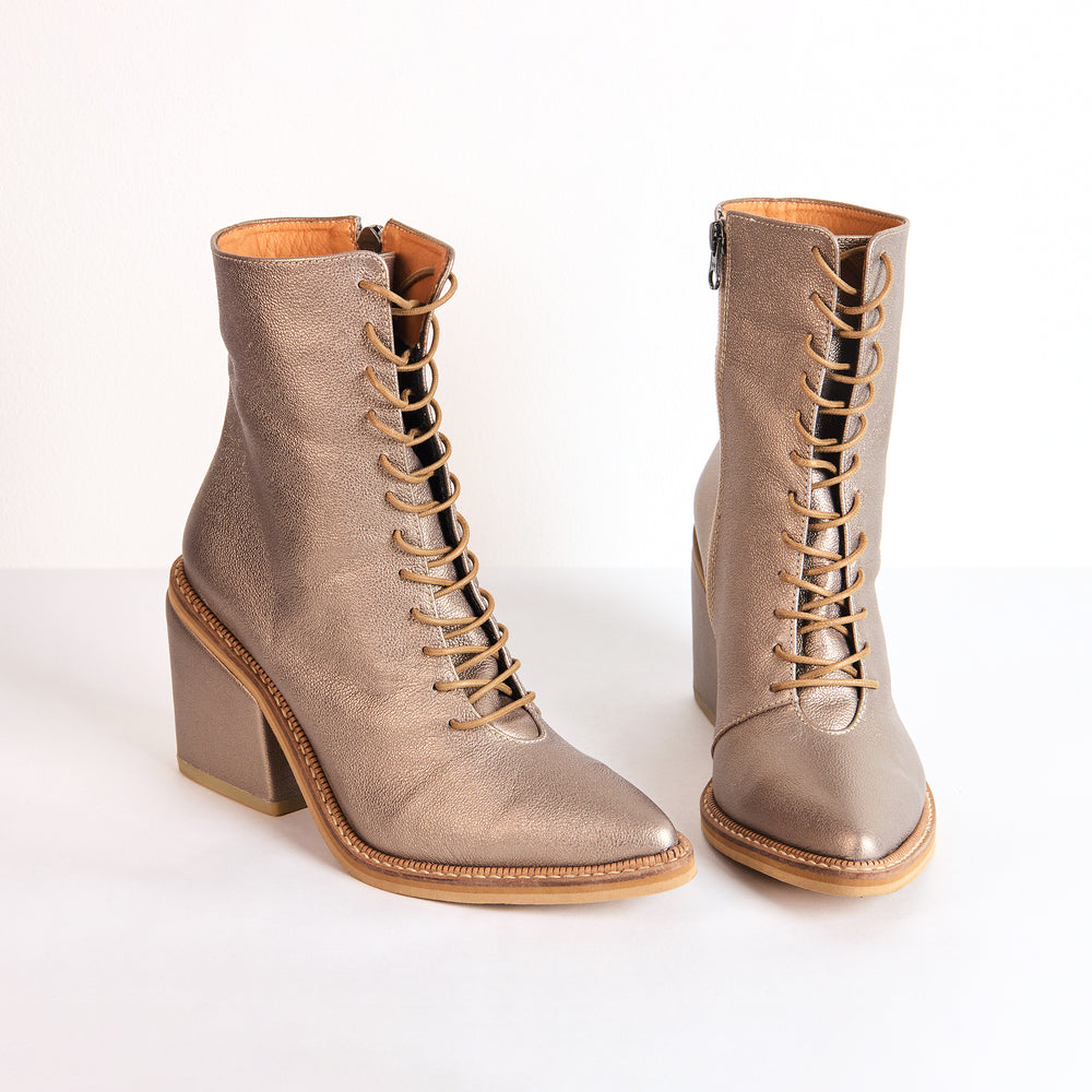 
                  
                    Botines Nova
                  
                