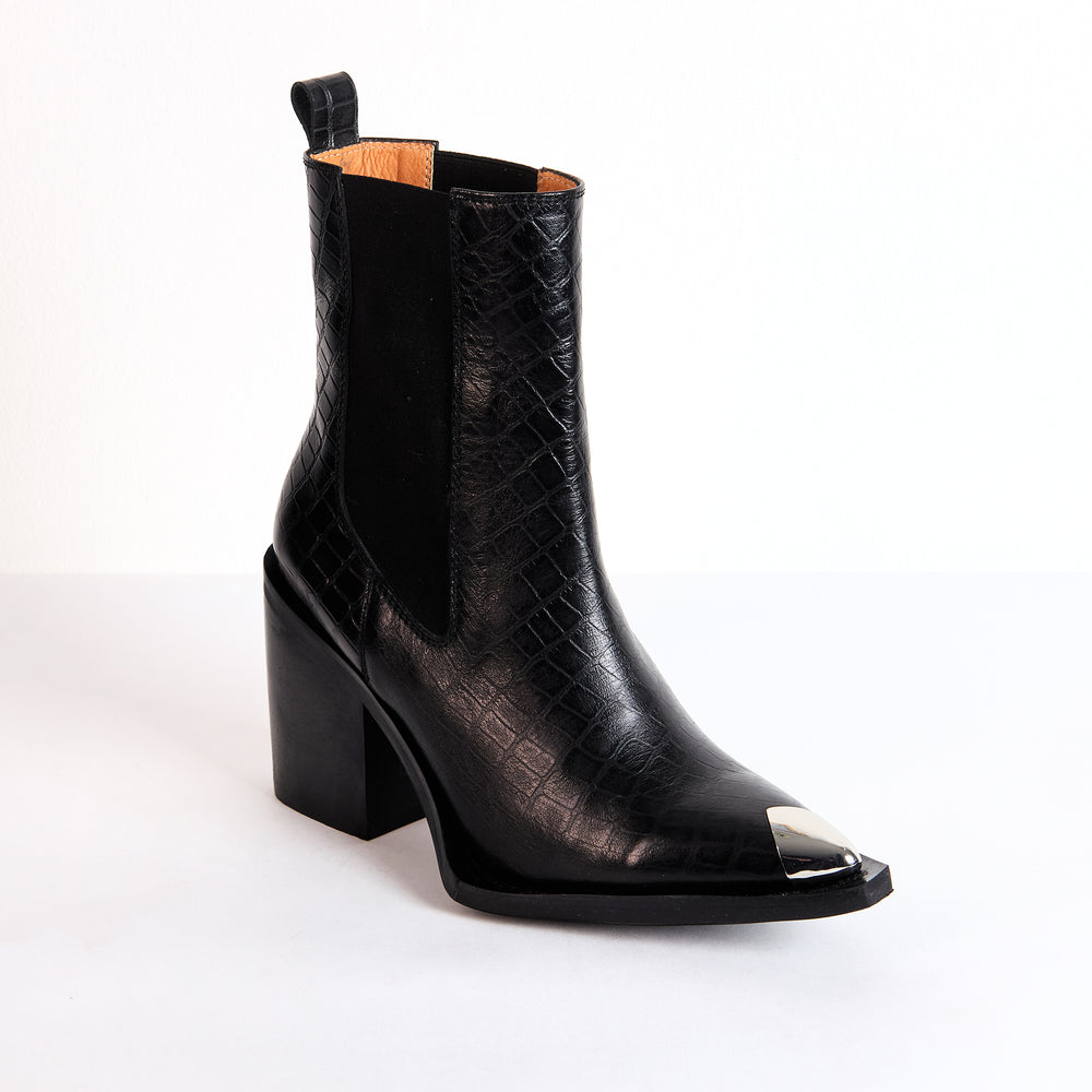 
                  
                    Botas Essence Black
                  
                