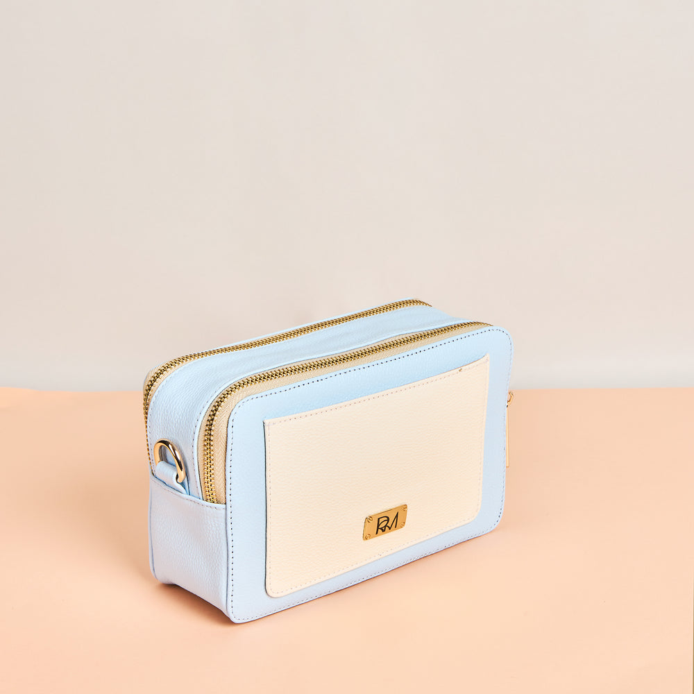 
                  
                    Cartera Celeste
                  
                