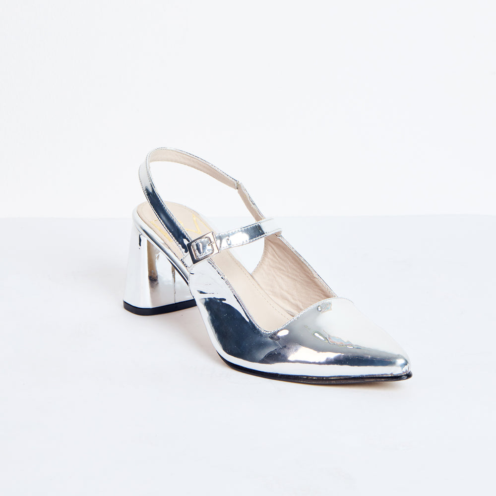 
                  
                    Tacones Espejo
                  
                