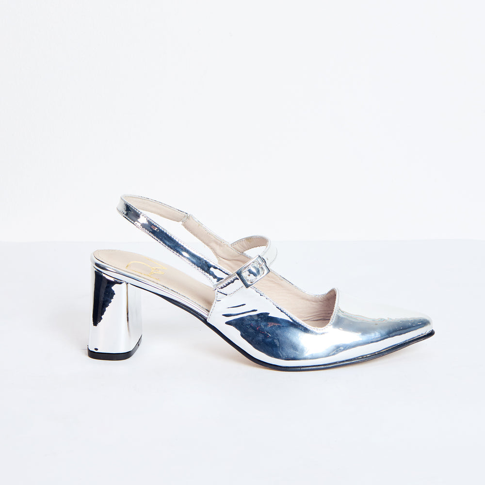 
                  
                    Tacones Espejo
                  
                