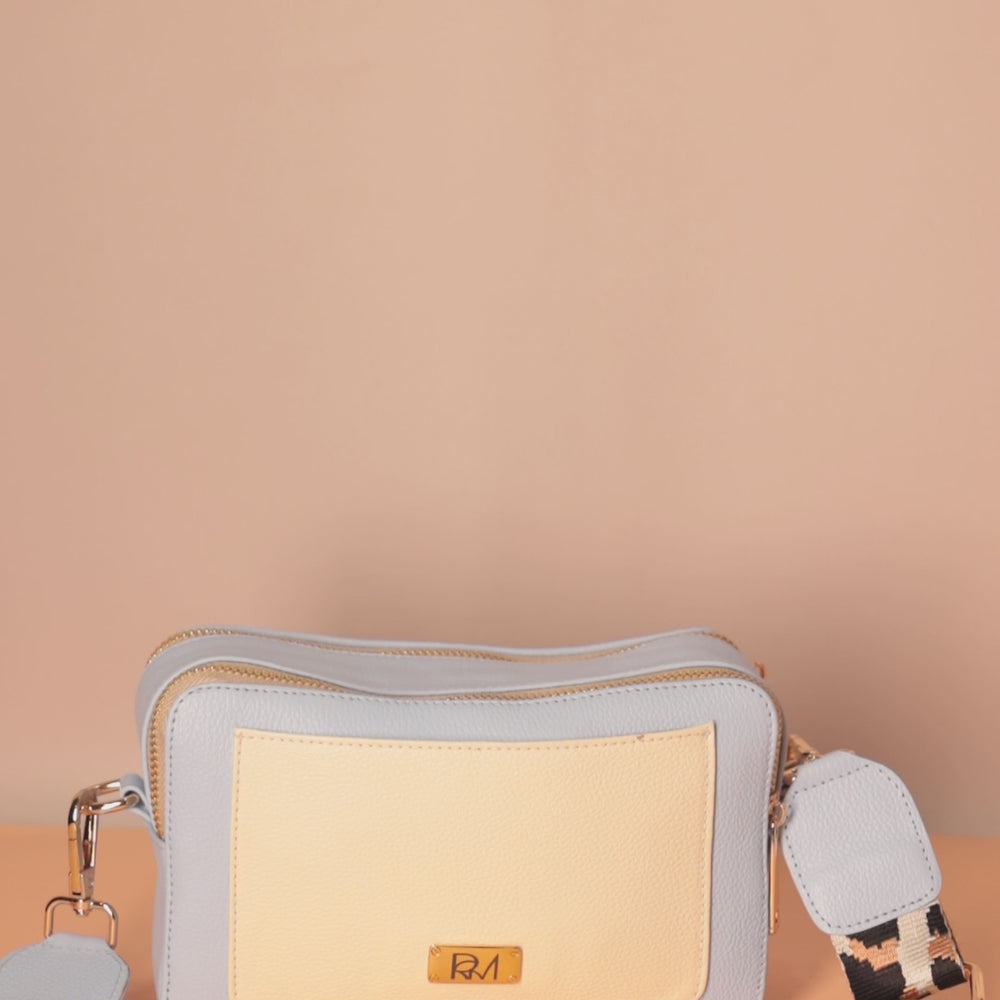 
                  
                    Cargar y reproducir video en el visor de la galería, Cartera Celeste
                  
                